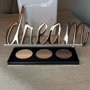 NIB ICONIC London SCULPT & ENHANCE
POWDER CONTOUR PALETTE